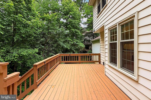 6042 MAKELY DR, Fairfax Station, VA 22039