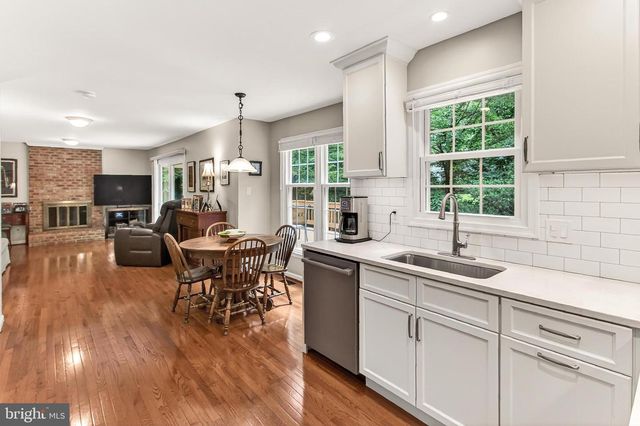 6042 MAKELY DR, Fairfax Station, VA 22039