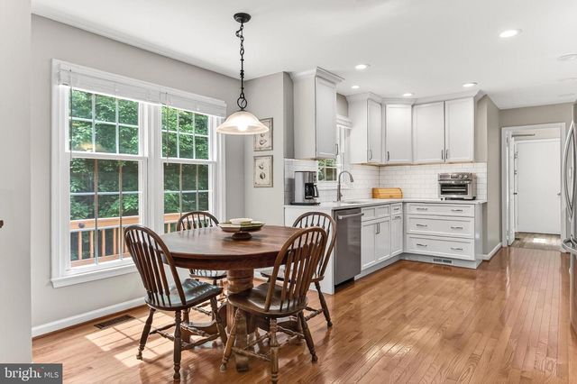 6042 MAKELY DR, Fairfax Station, VA 22039