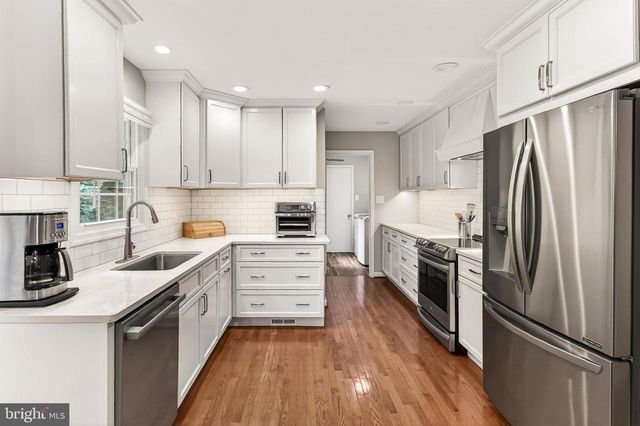 6042 MAKELY DR, Fairfax Station, VA 22039