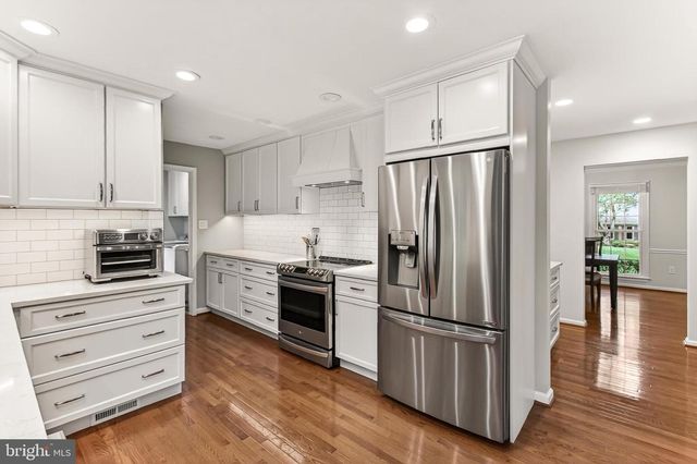 6042 MAKELY DR, Fairfax Station, VA 22039