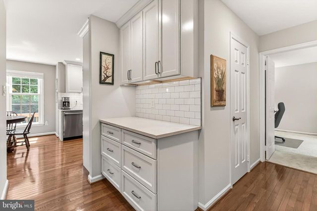 6042 MAKELY DR, Fairfax Station, VA 22039