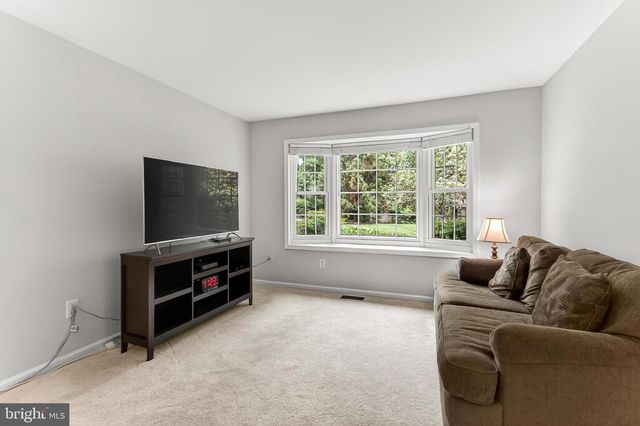6042 MAKELY DR, Fairfax Station, VA 22039
