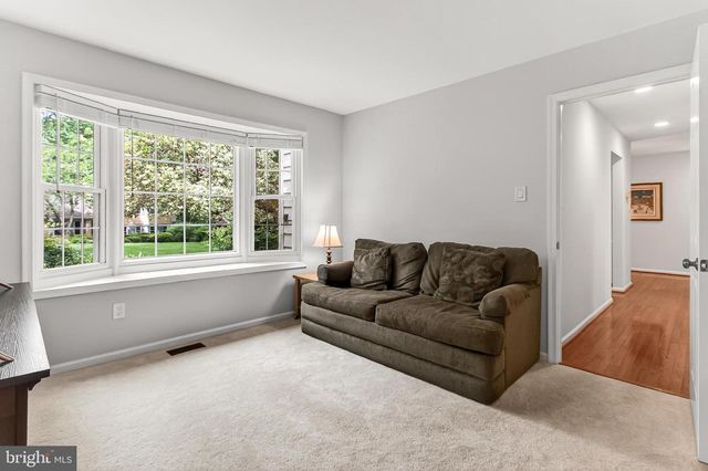 6042 MAKELY DR, Fairfax Station, VA 22039