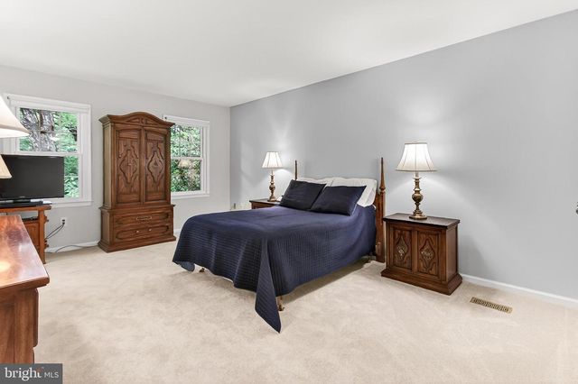 6042 MAKELY DR, Fairfax Station, VA 22039