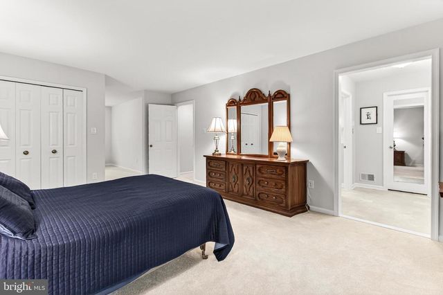 6042 MAKELY DR, Fairfax Station, VA 22039