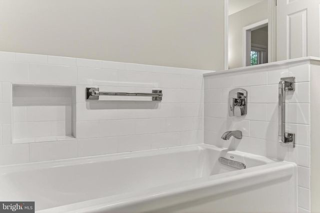 6042 MAKELY DR, Fairfax Station, VA 22039