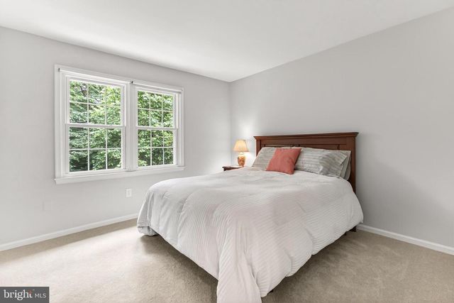 6042 MAKELY DR, Fairfax Station, VA 22039