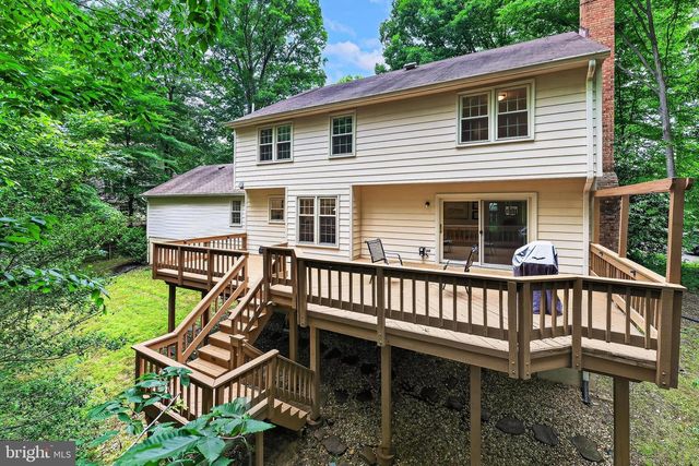 6042 MAKELY DR, Fairfax Station, VA 22039