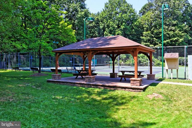 6042 MAKELY DR, Fairfax Station, VA 22039
