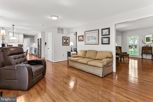 6042 MAKELY DR, Fairfax Station, VA 22039