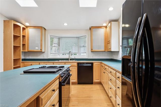 501 Meadowfield RD, Yorktown, VA 23692