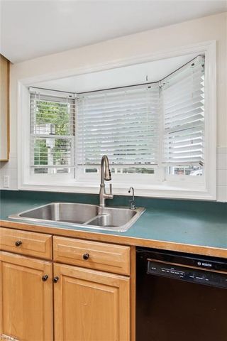 501 Meadowfield RD, Yorktown, VA 23692
