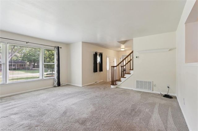 501 Meadowfield RD, Yorktown, VA 23692