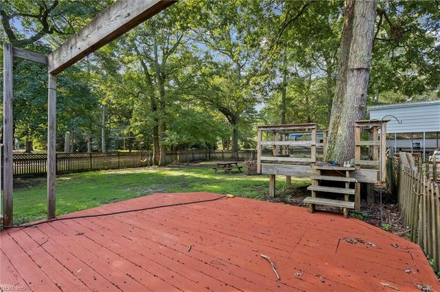 501 Meadowfield RD, Yorktown, VA 23692