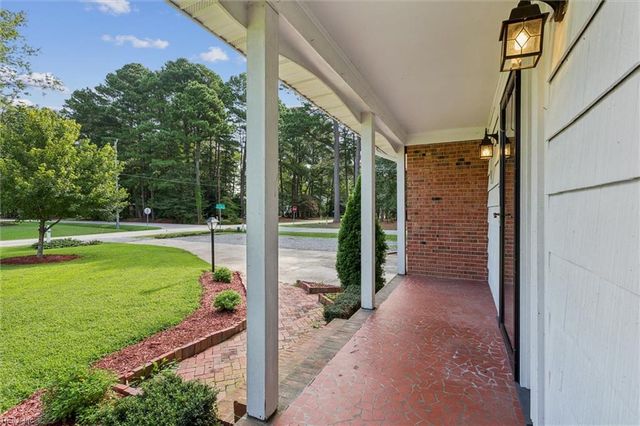 501 Meadowfield RD, Yorktown, VA 23692