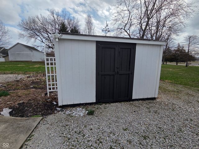 2871 W High Street, Flat Rock, IN 47234