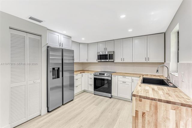 7829 La Mirada Dr, Boca Raton, FL 33433