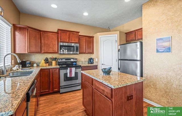 4606 Clearwater Drive, Papillion, NE 68133