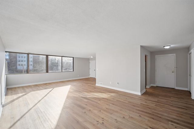 505 36th Street 302, Des Moines, IA 50312