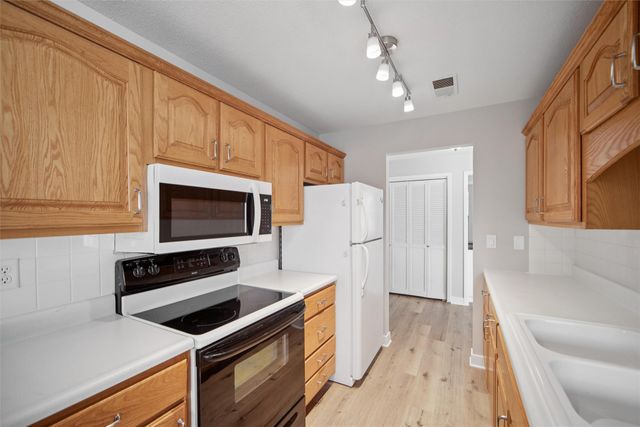 505 36th Street 302, Des Moines, IA 50312