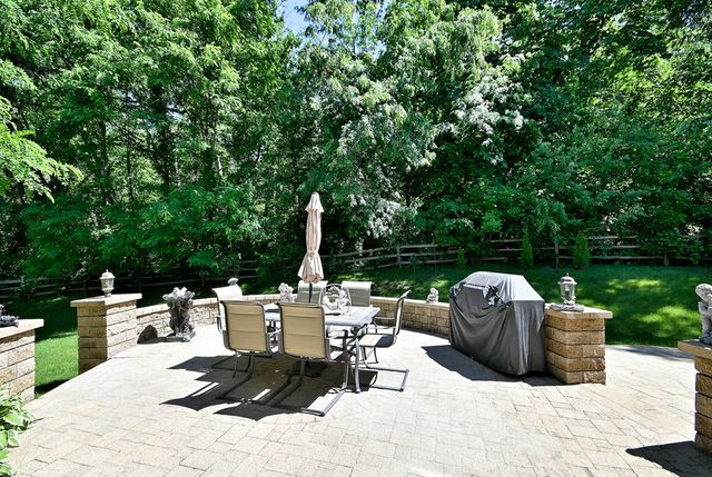10 Sequoia Court, Streamwood, IL 60107