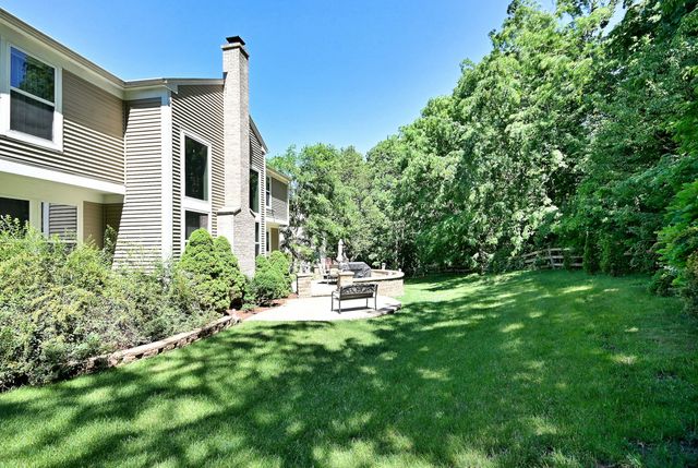 10 Sequoia Court, Streamwood, IL 60107