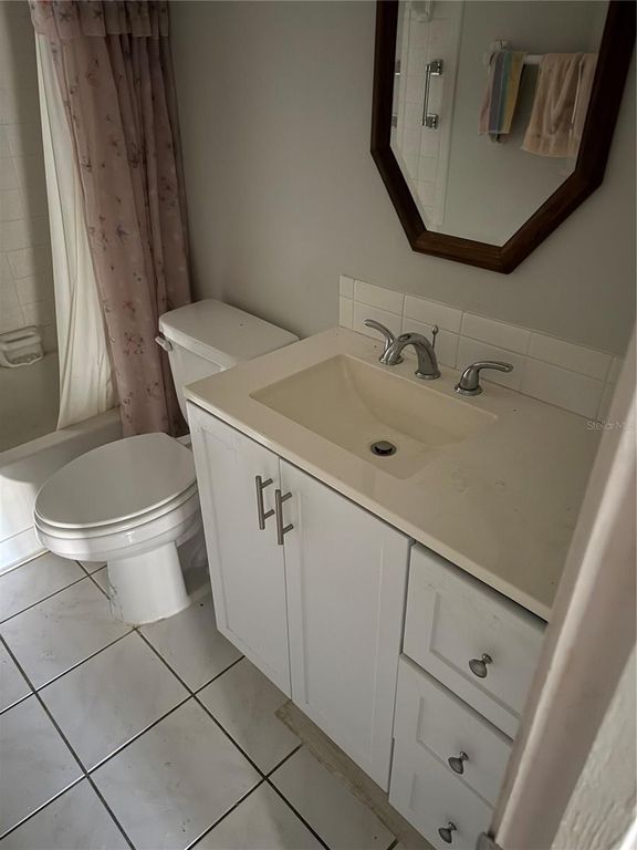 Image 5 of property listing at 1445 MALIBU CIRCLE NE 110, Palm Bay, FL 32905