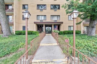 6670 S BRAINARD Avenue 303, Countryside, IL 60525