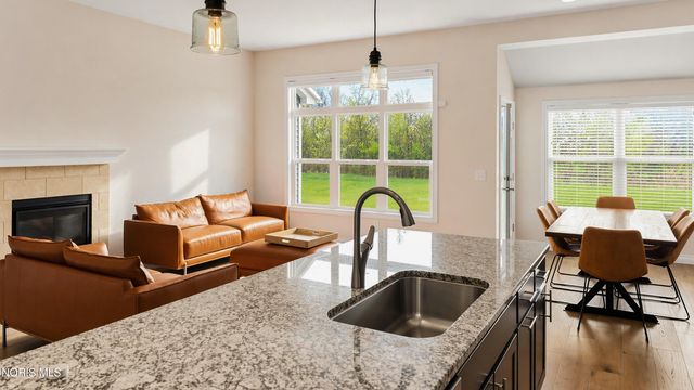 5519 Willow Circle, Sylvania, OH 43560