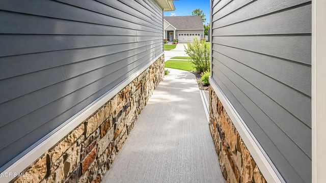 5519 Willow Circle, Sylvania, OH 43560