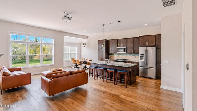 5519 Willow Circle, Sylvania, OH 43560