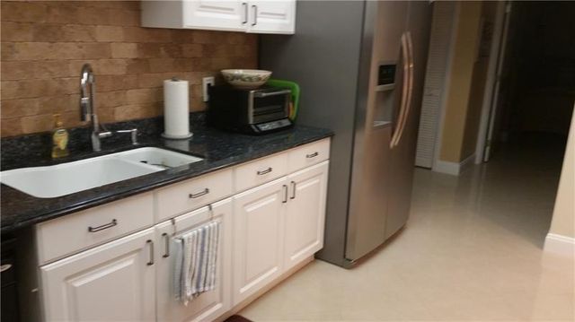 625 Oaks Dr. 704, Pompano Beach, FL 33069