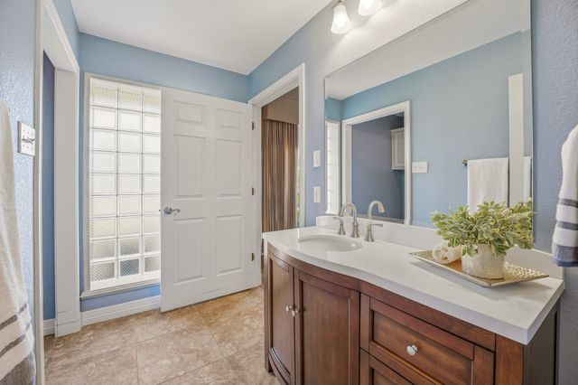5900 Nutcracker Drive, Granbury, TX 76049