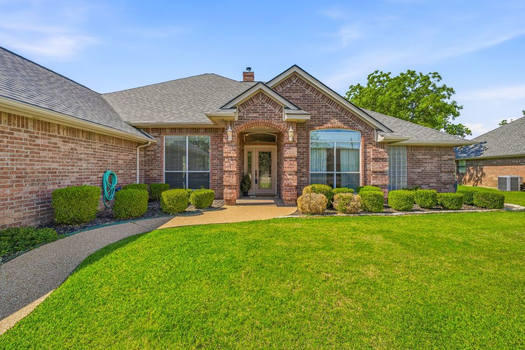 5900 Nutcracker Drive, Granbury, TX 76049