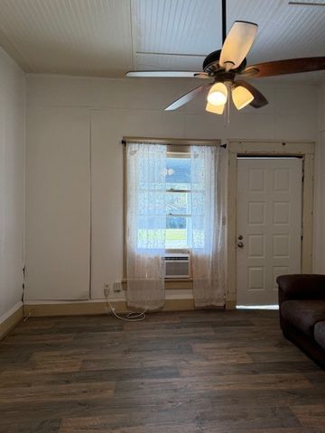 2328 W Sherman Street, Paris, TX 75460