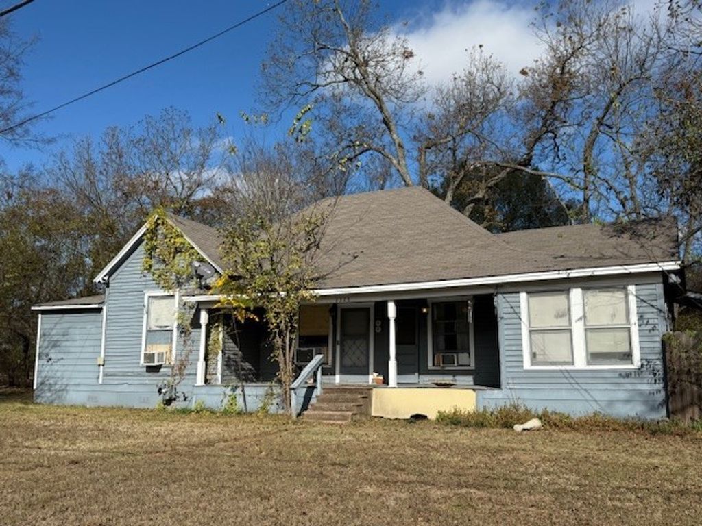 2328 W Sherman Street, Paris, TX 75460