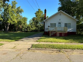 288 Hughes Avenue, Pontiac, MI 48341