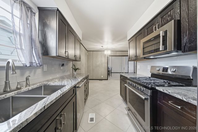 10837 E 26th Place, Tulsa, OK 74129