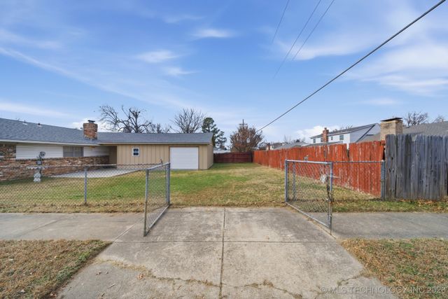 10837 E 26th Place, Tulsa, OK 74129