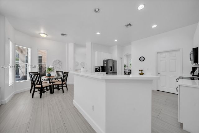 11142 Lakeland Cir, Other, FL 33913
