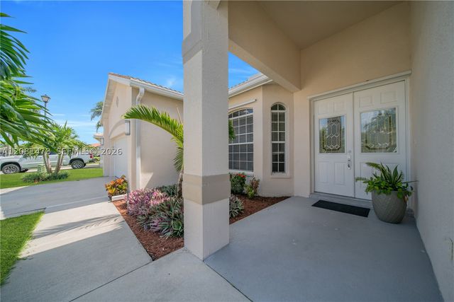 11142 Lakeland Cir, Other, FL 33913