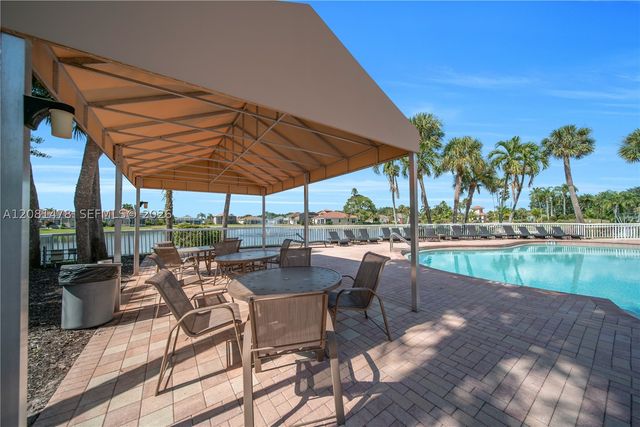 11142 Lakeland Cir, Other, FL 33913