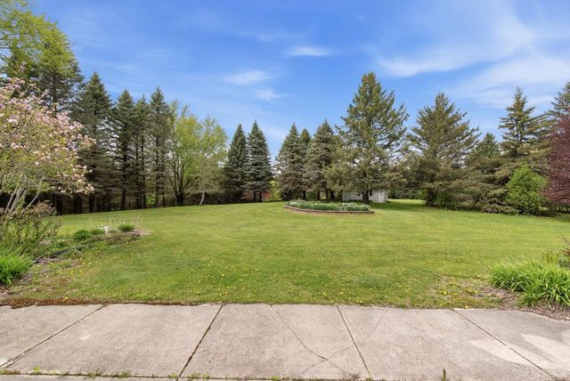 4050 Sleeping Dragon ROAD, West Bend, WI 53095