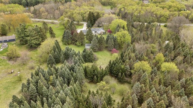 4050 Sleeping Dragon ROAD, West Bend, WI 53095