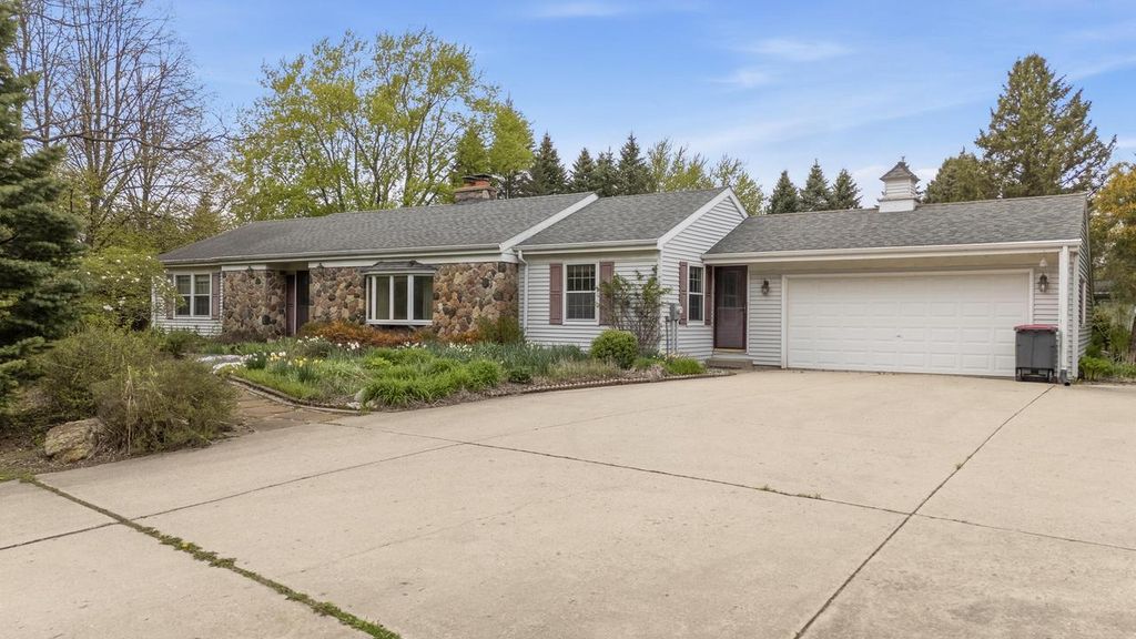 4050 Sleeping Dragon ROAD, West Bend, WI 53095