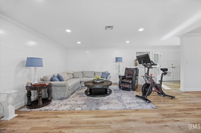 1405 Thunderbird Street, Bakersfield, CA 93309