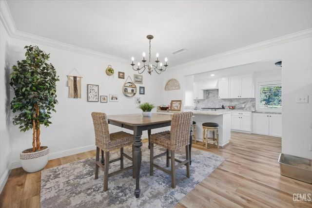 1405 Thunderbird Street, Bakersfield, CA 93309