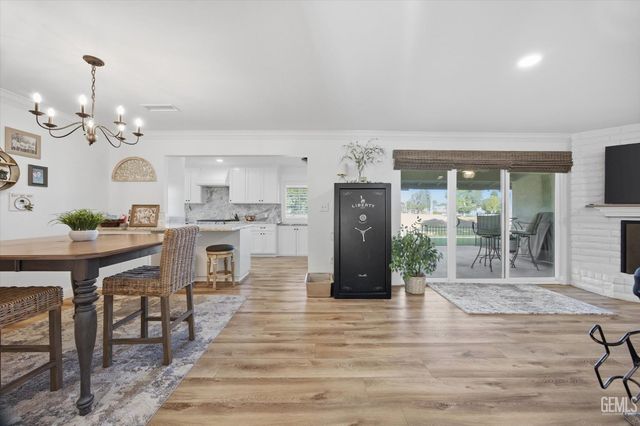 1405 Thunderbird Street, Bakersfield, CA 93309