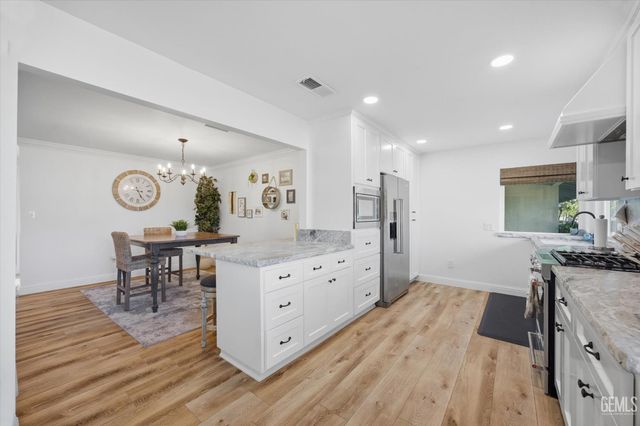 1405 Thunderbird Street, Bakersfield, CA 93309